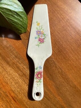 Vintage Mikasa English Bouquet  design porcelain cake/pie server Bone China